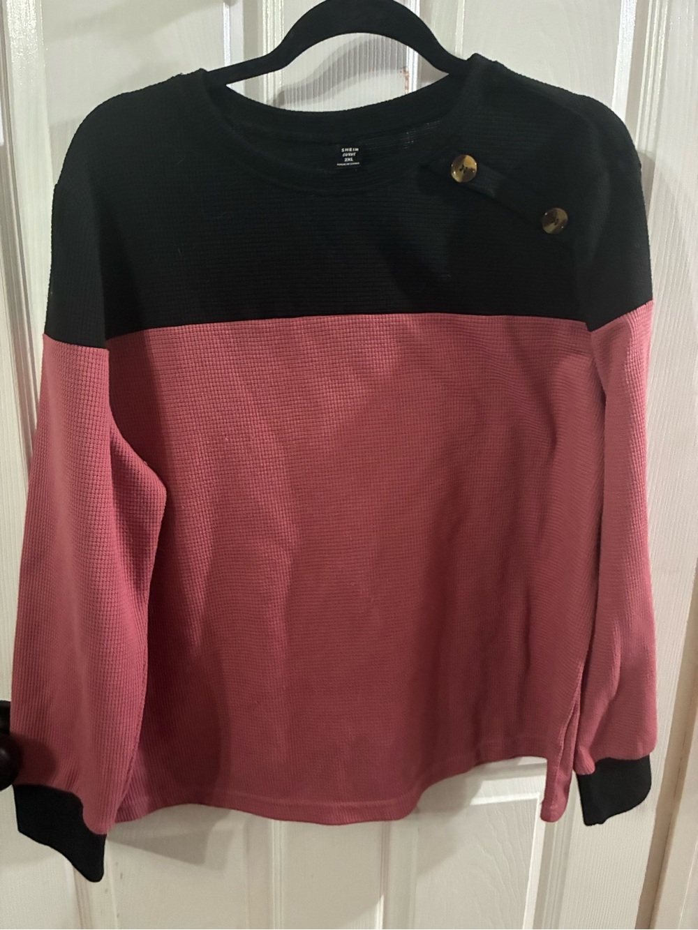 Women’s 2X Two-Tone Black and Pink Long-Sleeve Top